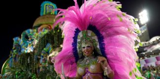 Mangueira, campeona del carnaval de Rio con subversivo desfile