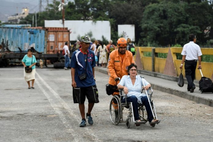 Miles de venezolanos cruzan a Colombia tras apertura de 