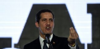 El líder opositor Juan Guaido habla durante la presentación de su plan de reconstrucción nacional en Caracas, el 28 de marzo de 2019 © AFP Federico PARRA