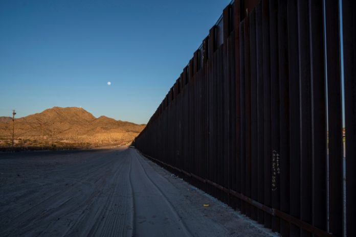 Pentágono autoriza USD 1.000 millones para muro de Trump en frontera con México