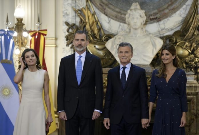 Reyes de España se reúnen con Macri en visita de Estado a Argentina