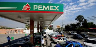 S&P degrada a negativa perspectiva de petrolera mexicana Pemex