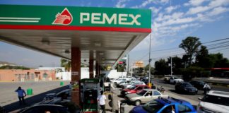 S&P degrada a negativa perspectiva de petrolera mexicana Pemex
