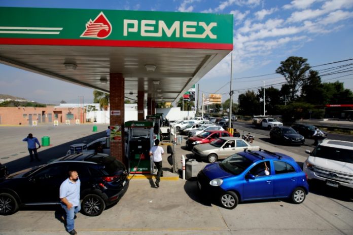 S&P degrada a negativa perspectiva de petrolera mexicana Pemex