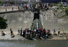 Venezolanos protestarán contra Maduro por apagón que agrava la escasez