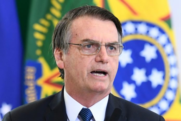 Bolsonaro amplía programa social emblemático de la izquierda en Brasil