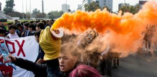 Detienen a 35 estudiantes en marcha contra leyes de Piñera en Chile