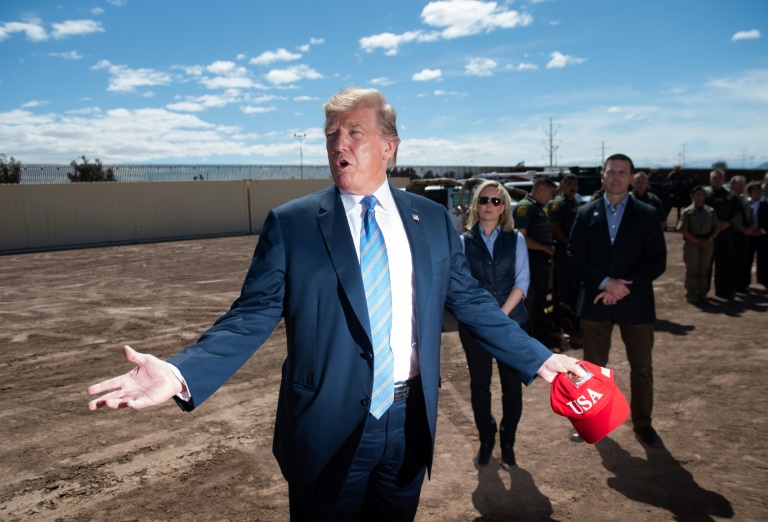 Donald Trump dice en la frontera con México que EEUU está "lleno"
