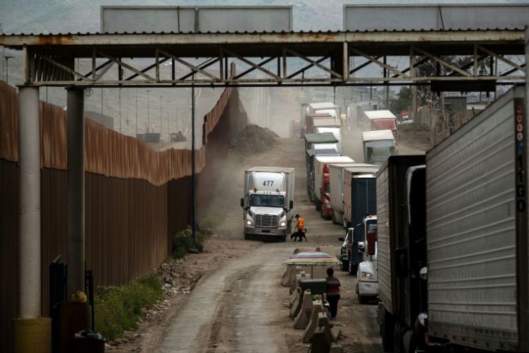 Donald Trump visita la frontera para exhibir su firmeza con México