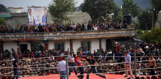 El Viernes Santo se conmemora a puñetazos en aldea maya de Guatemala