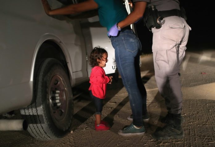 Foto de niña hondureña entre lágrimas en frontera EEUU gana el World Press Photo
