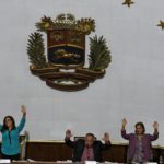 Guaidó bajo amenaza de arresto acusado de usurpar funciones de Maduro
