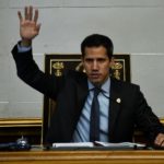 Guaidó, bajo amenaza de arresto, promete intensificar presión contra Maduro