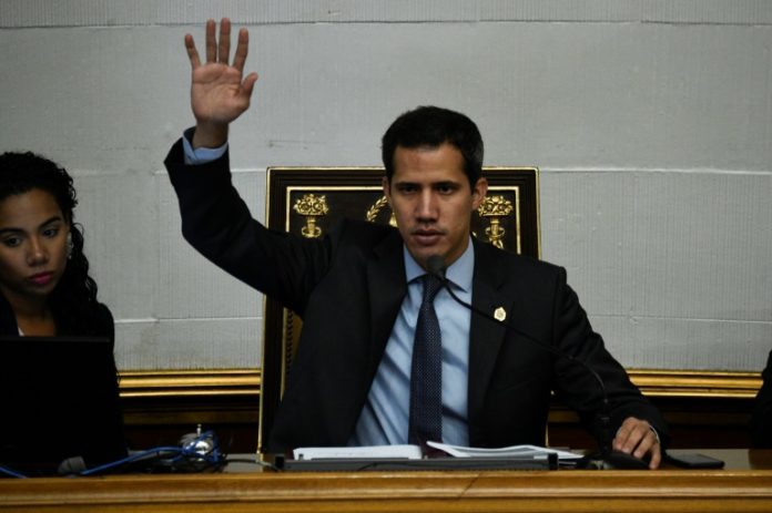 Guaidó, bajo amenaza de arresto, promete intensificar presión contra Maduro