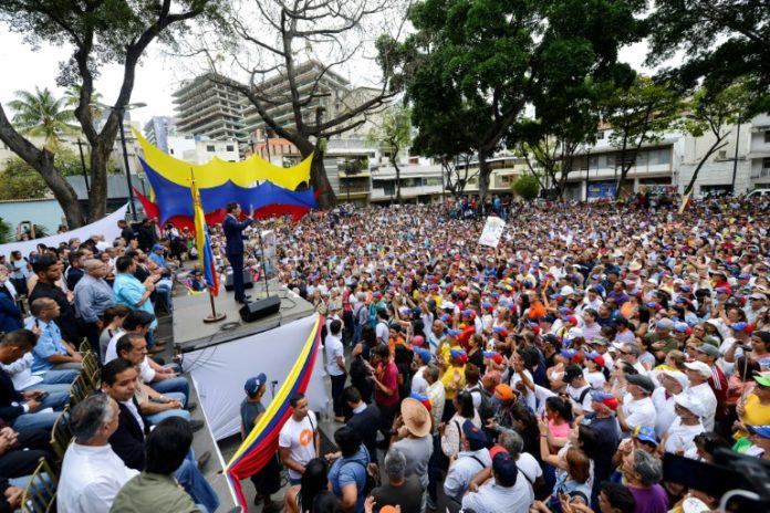 Guaidó convoca a la marcha 'más grande de la historia' en Venezuela contra Maduro