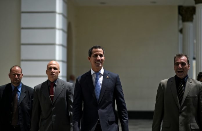 Guaidó dice que ha sostenido comunicaciones 