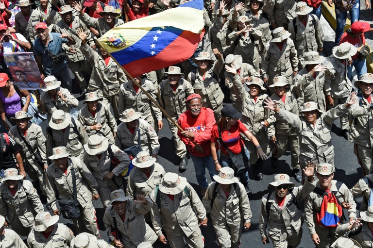 Guaidó echó a andar "fase definitiva" contra Maduro, que pide diálogo