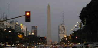 Industria automotriz argentina, con las ruedas desinfladas