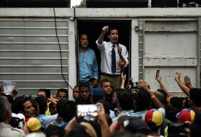 Los palos en la rueda a Guaidó en su camino a desalojar a Maduro