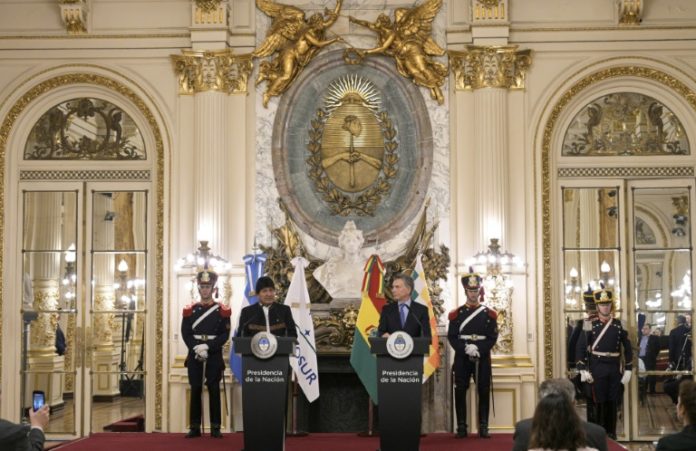 Macri y Evo Morales impulsan acuerdos comerciales en reunión en Argentina