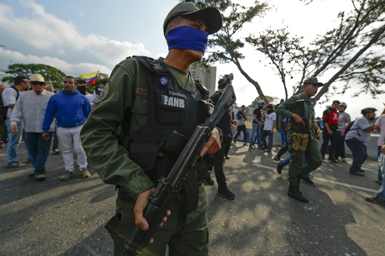Militares se sublevan contra Maduro y Guaidó llama a 'calle sin retorno'