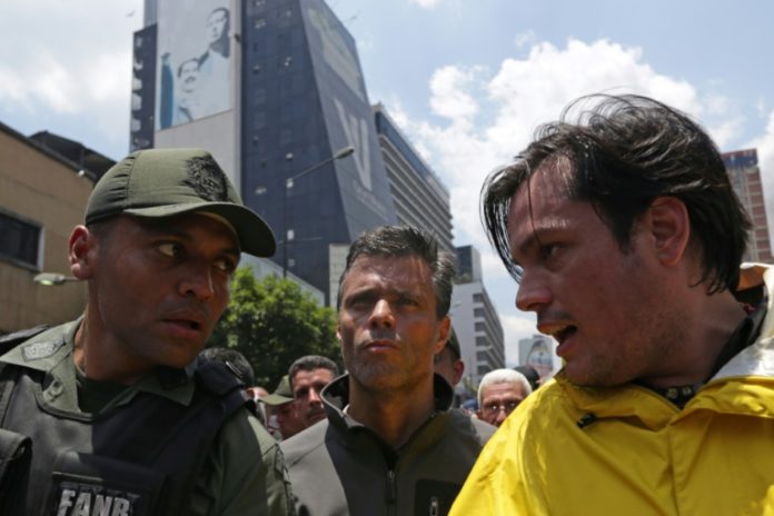 Opositor venezolano Leopoldo López y su familia, refugiados en embajada chilena