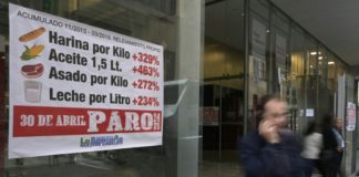 Otra jornada financiera de tensión en Argentina con la moneda en caída