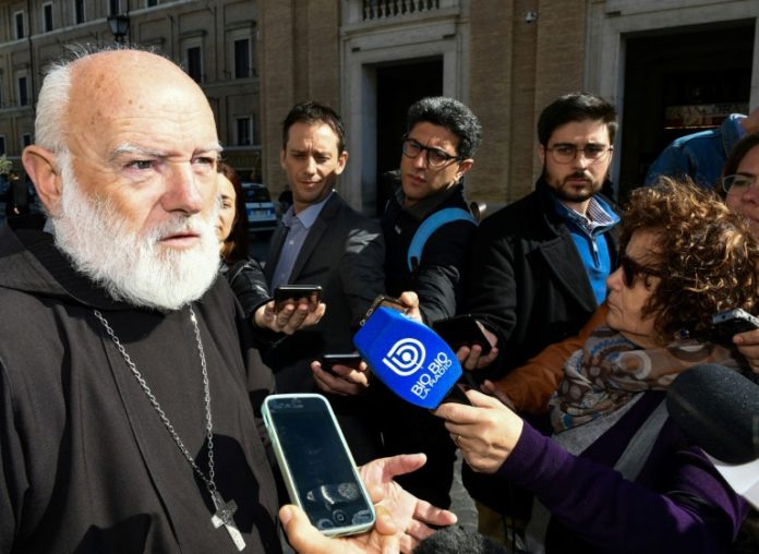 Papa insta a arzobispo de Chile a construir un 