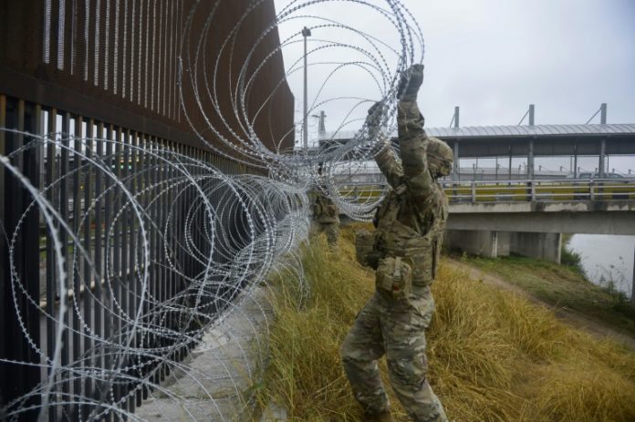 Patrulla de EEUU halla a un niño de tres años solo en la frontera con México