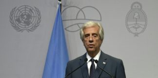 Presidente de Uruguay destituye a ministro de Defensa y jefe del Ejército en caso de DDHH