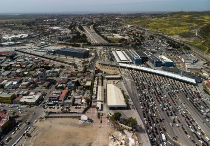 Presidente mexicano advierte a Trump que 'no conviene a nadie' cerrar la frontera