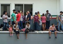 Protestas en estación migratoria de México tras fuga de cientos de indocumentados