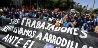 Sindicatos marchan y reclaman cambio de rumbo económico en Argentina