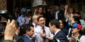 Delegado de Guaidó en EEUU pide 'paciencia' ante toma de embajada por activistas