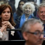 Empieza juicio por corrupción a Kirchner en medio de la campaña electoral