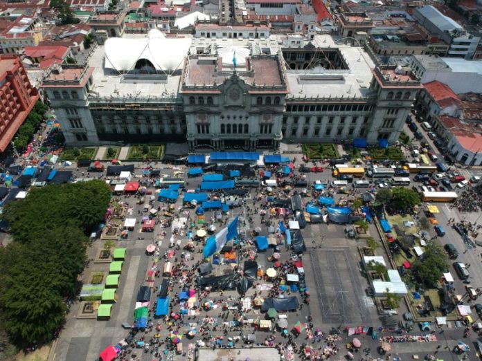 Fiscalía anticorrupción allana Palacio Nacional de Guatemala