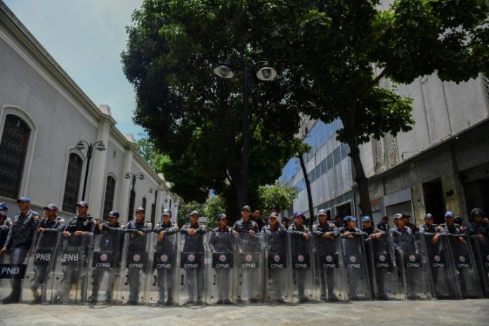 Guaidó denuncia que gobierno de Maduro busca 'cerrar' el Parlamento