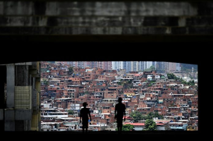 Infierno a la espera de una casa - la vida en edificios invadidos en Venezuela