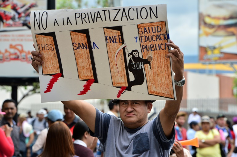 Maestros y médicos hondureños retoman protestas pese a represión policial
