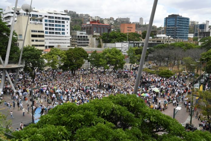 "No podemos quedarnos en casa", un lamento en flojas movilizaciones contra Maduro