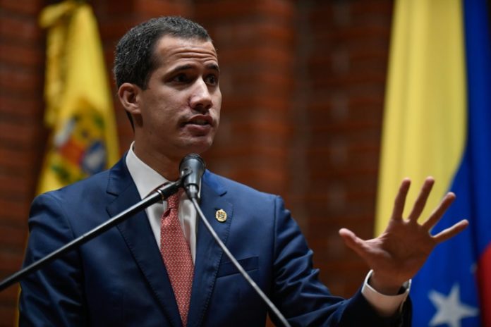 No sean cómplices de la dictadura venezolana, dice Guaidó ante críticas por contactos en Oslo