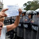 Opositores pidieron en cuarteles cesar apoyo a Maduro, en alerta frente a EEUU