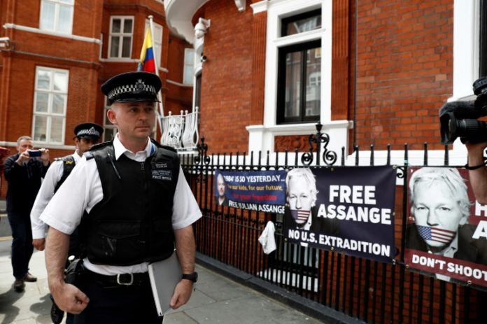 Partidarios de Assange protestan contra incautación de sus bienes en Londres