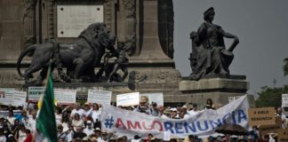 Protesta contra López Obrador reúne a unos cientos de personas en Ciudad de México