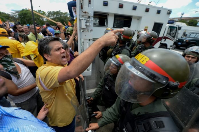 Supremo de Venezuela imputa a otro legislador por insurrección contra Maduro