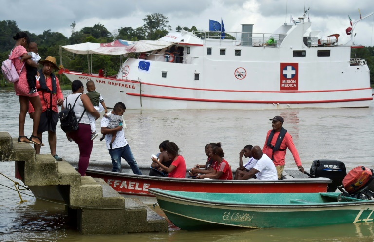 Un hospital flotante desafía las aguas turbulentas del litoral Pacífico colombiano