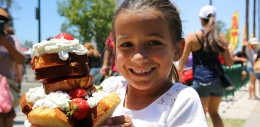Un mundo de delicias en el Festival de las Fresas de California