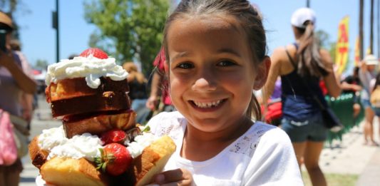 Un mundo de delicias en el Festival de las Fresas de California