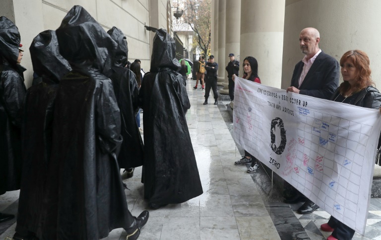 Víctimas de curas abusadores llevan su reclamo a catedral de Buenos Aires