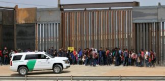 El acuerdo migratorio entre México y EEUU tiene un beneficiario - los traficantes de personas